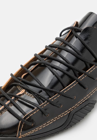 MIISTA PRUDENCELACE BROGUES - Šnurovačky - black