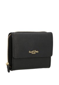 Portafoglio in pelle nera con texture, cerniera dorata e logo "Gusti Leder studio" dorato sulla pattina frontale.