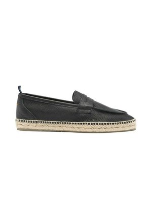 Mocassino in pelle nera con suola in yuta intrecciata stile espadrillas e linguetta sul tallone, mostrato di profilo su sfondo bianco.