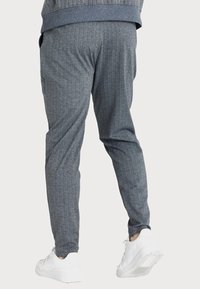 SIKSILK PINSTRIPE FITTED PANT - Calças - grey