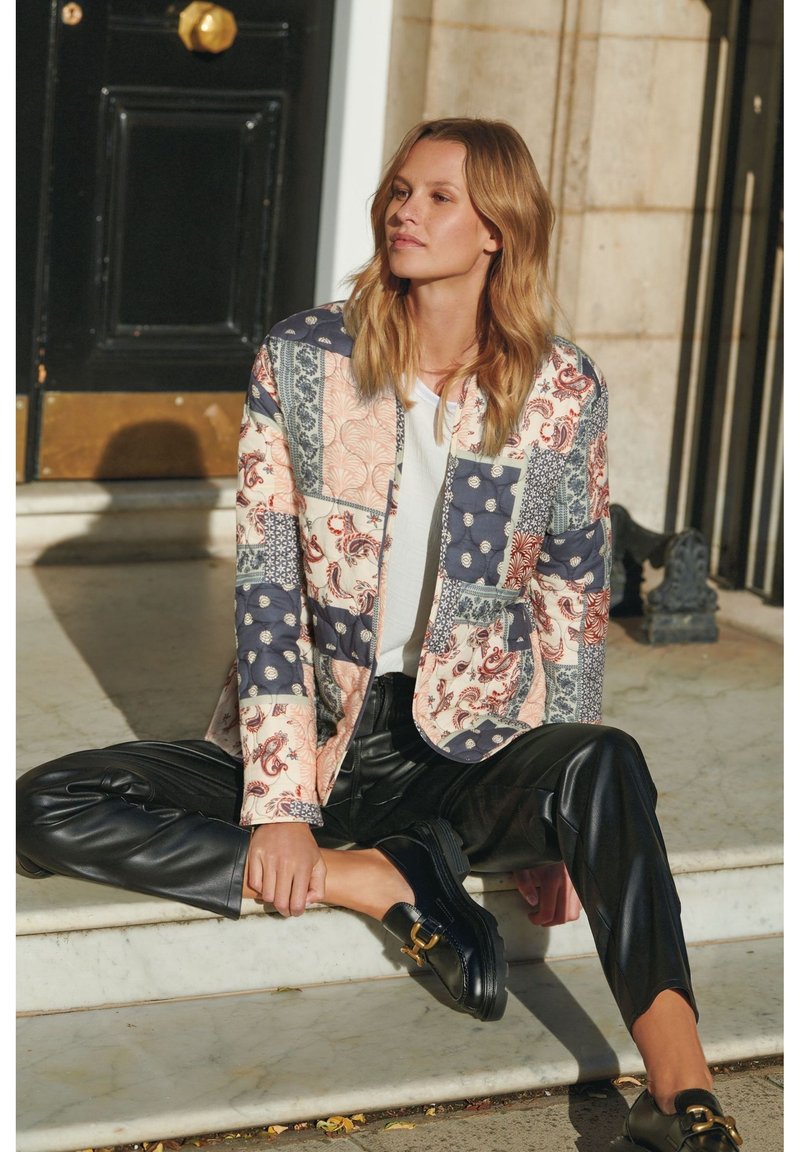 Damen Leichte Jacken | Next Übergangsjacke blue pink patchwork print/blau - NJ41054 Damen Leichte Jacken | Next Übergangsjacke blue pink patchwork print/blau - NJ41054