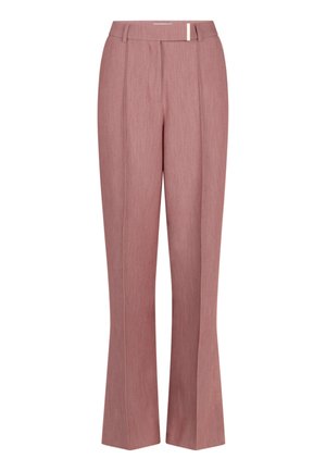 Pantalon mauve taille haute, coupe droite, avec plis plats à l'avant et ceinture ornée d'une petite boucle métallique.