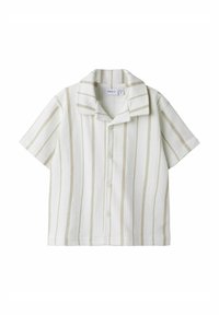 Camisa de manga corta abotonada en blanco con rayas verticales verdes, con un cuello extendido y un corte relajado. Tejido suave y texturizado.