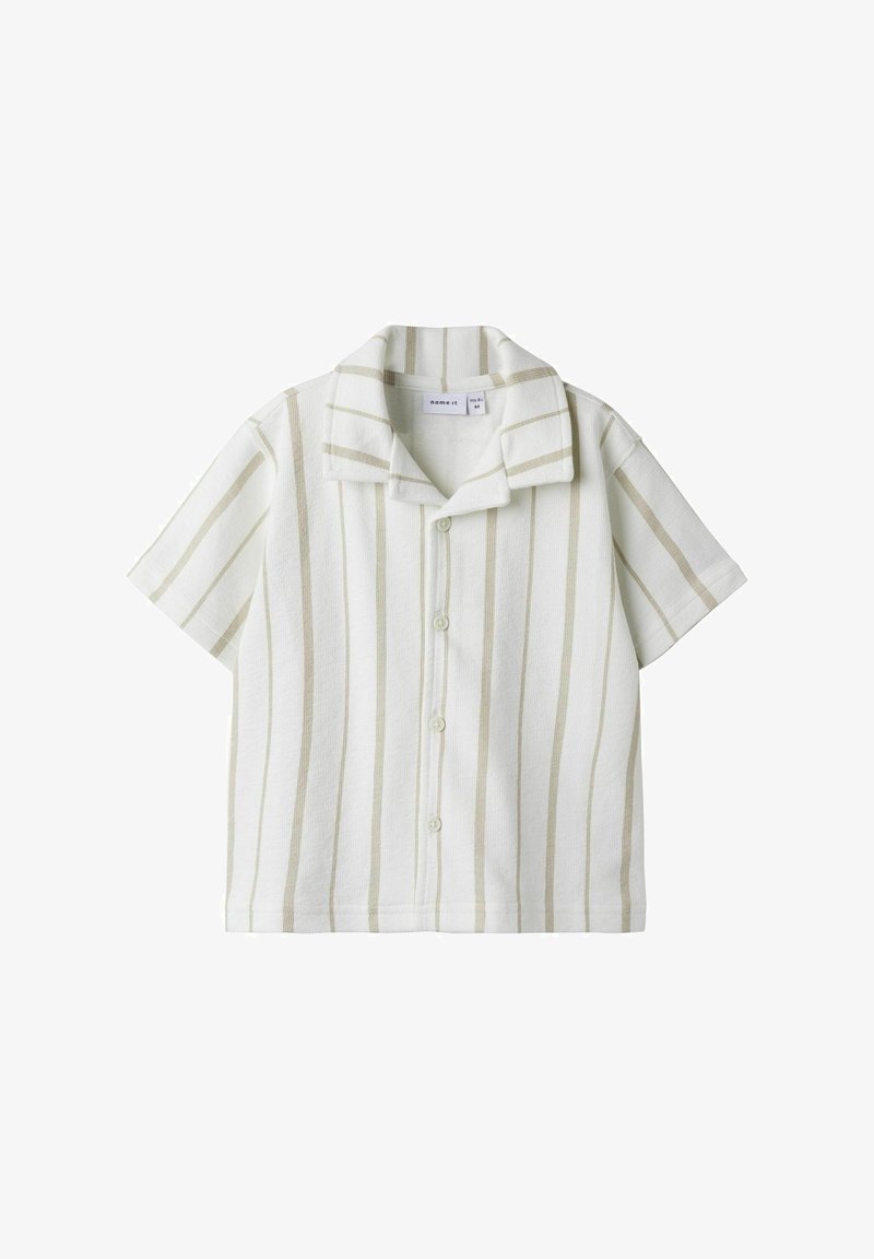 Kortärmad skjorta med knappar i vit färg med gröna vertikala ränder, med spridd krage och en avslappnad passform. Mjuk och texturerad tyg.