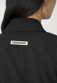Patrizia Pepe GIACCA - Abrigo corto - nero