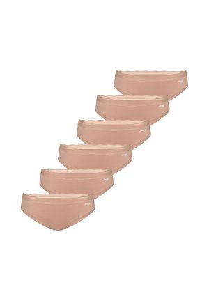 Seks beige dame bikiniundertøj med bølget elastisk taljebånd, arrangeret diagonalt på en hvid baggrund.