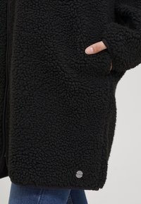 Oxmo OXTOVA - Halflange jas - black