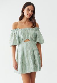 THE FATED PIERRE - Vestido informal - sage green