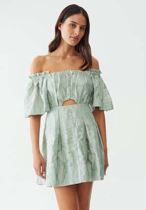 THE FATED PIERRE - Vestito casual - sage green
