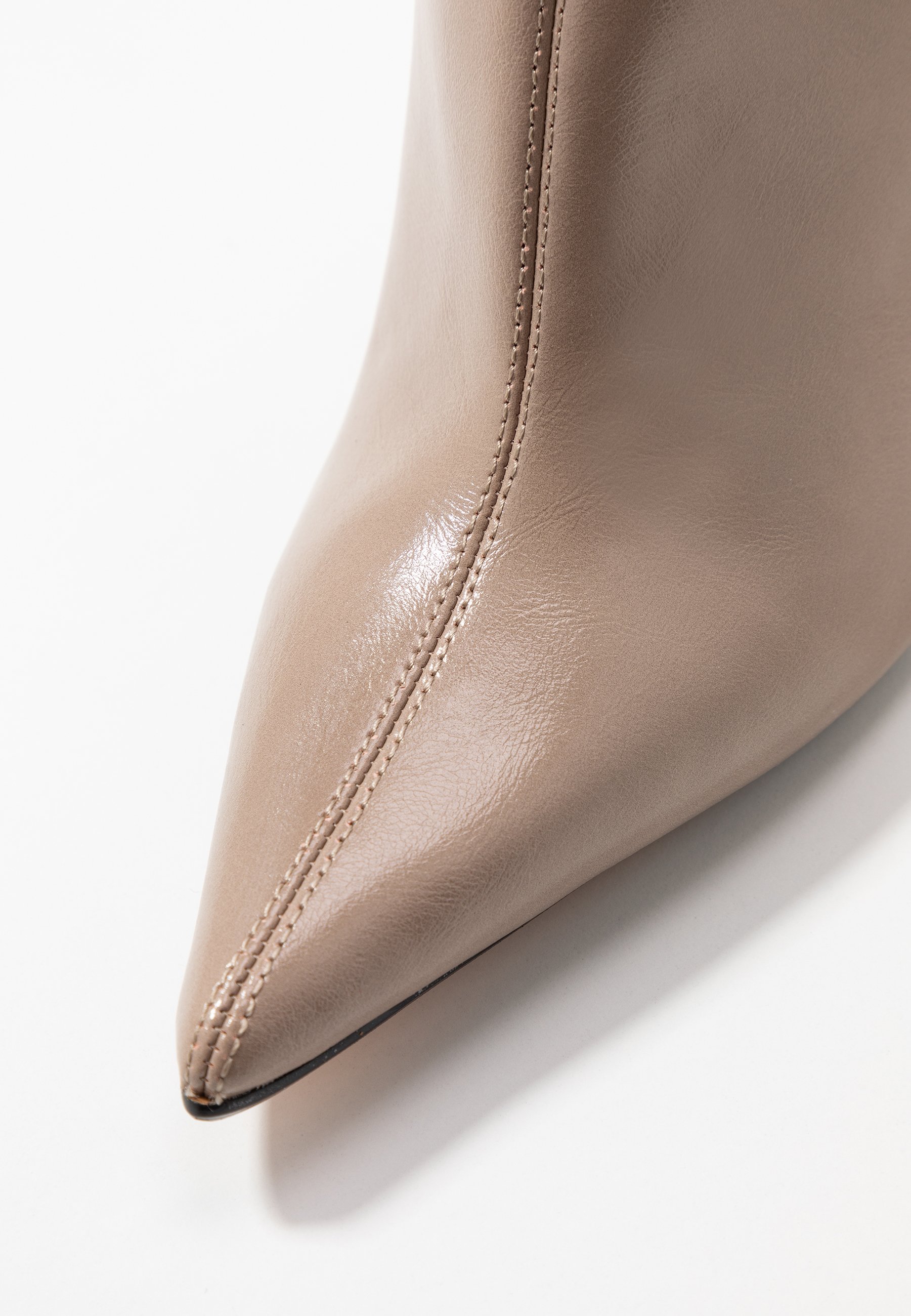 Topshop EDA POINT BOOT Enkellaarsjes met hoge hak taupe Topshop EDA POINT BOOT Enkellaarsjes met hoge hak taupe