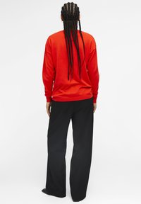 Object Neule - red
