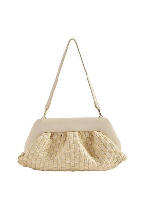 Beige gewebte Handtasche mit breitem Lederrahmen und einem einzelnen dünnen Lederhenkel, die strukturierten Stoff mit glattem Material kombiniert.