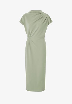 Mouwloze midi-jurk in saliegroen met een boothals en asymmetrisch gedrapeerde plooien op het lijfje, nauwsluitende taille, rechte rok.