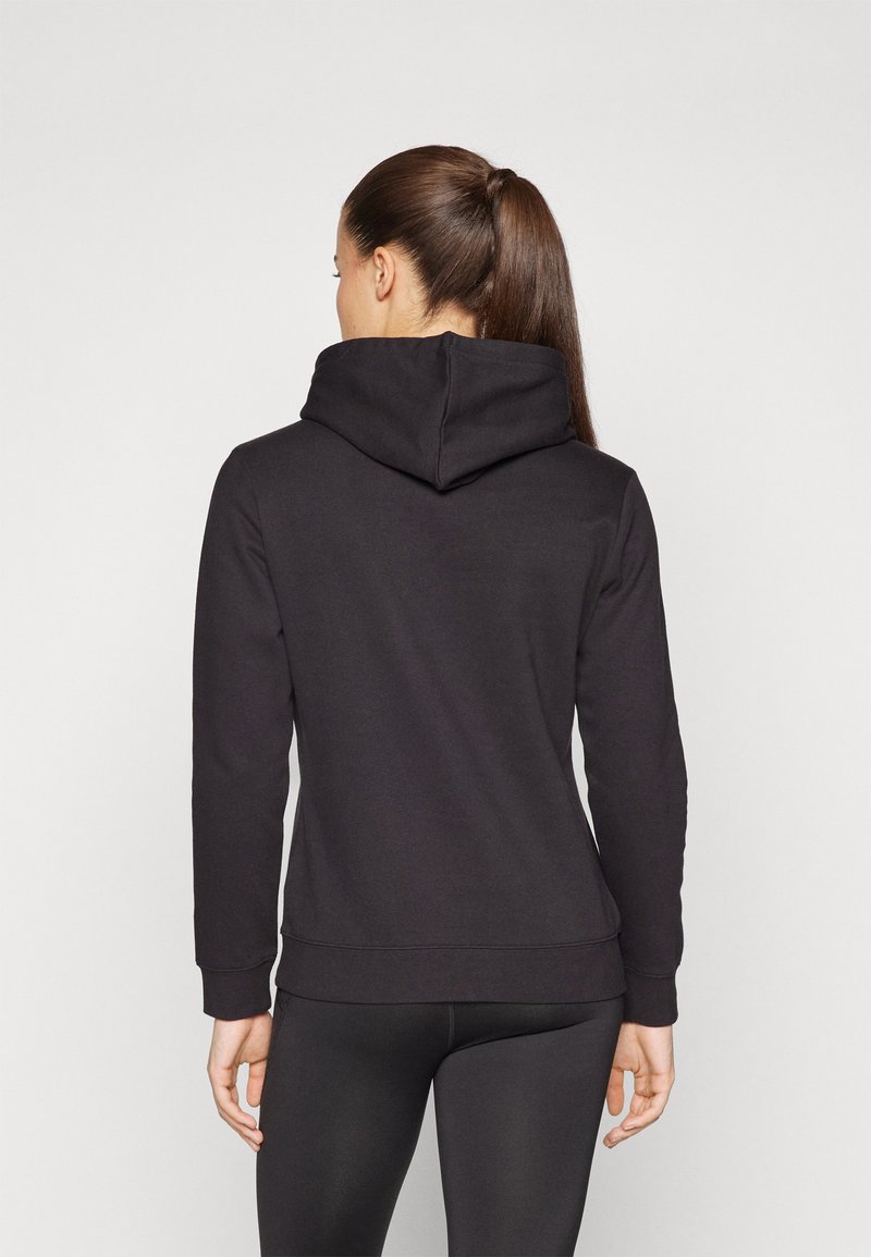 Schwarzer Hoodie mit einer großen Kapuze, langen Ärmeln und gerippten Bündchen. Hergestellt aus einem dicken, strukturierten Stoff mit einem schlichten Design.