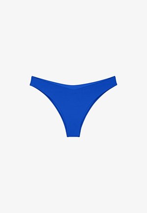 Bas de bikini bleu pour femme avec un devant en forme de V et des découpes hautes sur un fond blanc.