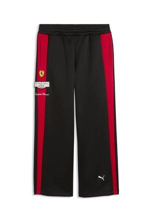 Sorte træningsbukser med røde sidepaneler, elastisk linning, Ferrari- og Puma-logoer på venstre ben og sidelommer.