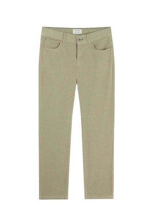 Pantalones de algodón verde claro, ajustados, con cinco bolsillos, pasadores para cinturón y un cierre de botón en la parte frontal. Textura suave, sin patrones.