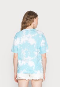 Monki T-shirt estampada - turquoise light unique