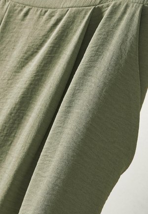 Evans CROPPED - Housut - green