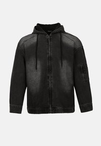 Zwarte denimjack met een capuchon, voorzien van een ritssluiting, elastische manchetten en een gestructureerde afwerking. Inclusief een zijzak met een klep.