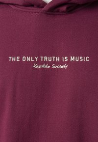 Kaotiko THE ONLY TRUTH IS MUSIC UNISEX - Jersey con capucha - red