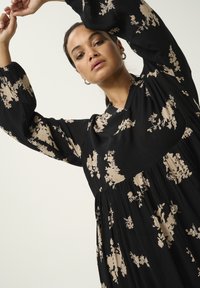 Kaffe Curve KCBETTY - Dnevna obleka - black brown flower print