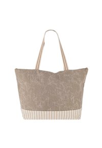 Bolso tote beige con un acabado texturizado y acentos de tela rayada en la base. Cuenta con dos asas largas para un fácil transporte.