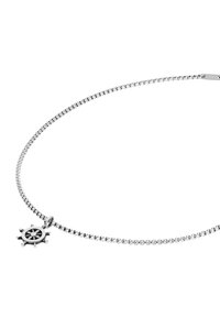 Sølv kædeder med pendant i form af et cirkulært skibshjul med otte eger. Kæden har et klassisk leddesign og en poleret overflade.