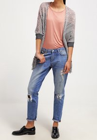 TOM TAILOR DENIM Neuletakki - apricot