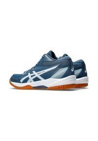Scarpe da ginnastica blu con accenti bianchi, dotate di una tomaia in materiale sintetico testurizzato, una suola ammortizzata e una suola in gomma naturale.