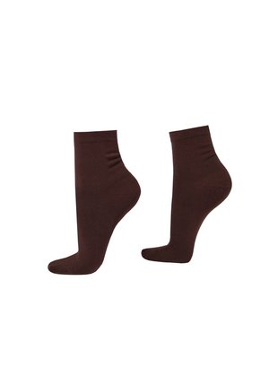 Paire de chaussettes simples, marron foncé, longueur cheville, affichées côte à côte sur fond blanc.