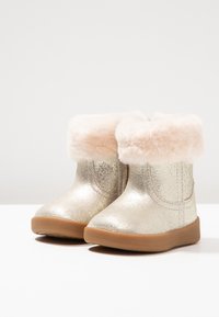 UGG JORIE METALLIC - Zapatos de bebé - gold