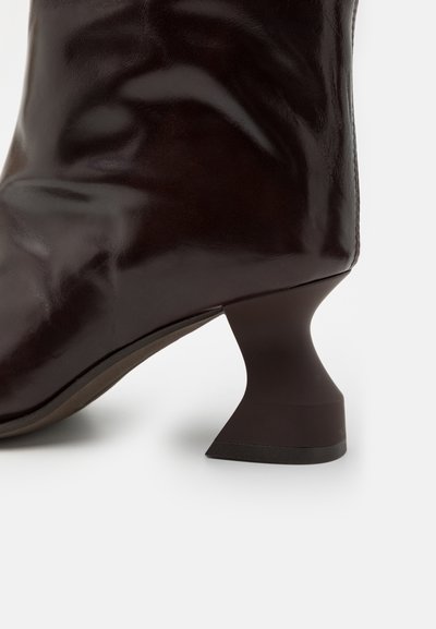 MIISTA SHONA BOOTS - Čizme - brown