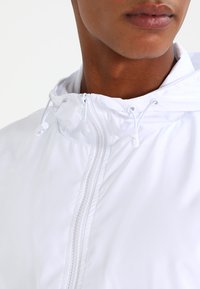 Urban Classics BASIC - Neperpučiamoji striukė - white