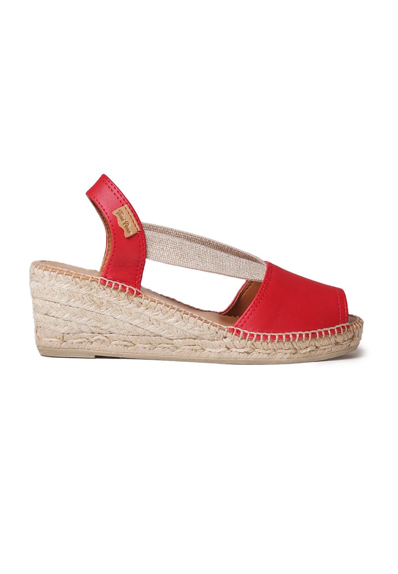 Sandalo wedge in pelle rossa con punta aperta, piattaforma avvolta in juta e cinturini elastici per una vestibilità sicura. Presenta una suola marrone e un accento con il logo.