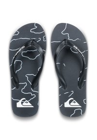 Flip-flop neri con una suola grigia texturizzata caratterizzata da un motivo astratto bianco e una fascia nera flessibile. Logo visibile su un plantare.