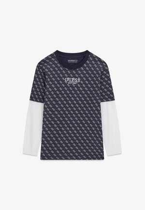 Marineblaues Langarm-Hemd im Lagen-Look mit weißen Ärmeln und sich wiederholendem kleinem weißen Logomuster, "GUESS Est.1981" in Weiß auf der Brust.