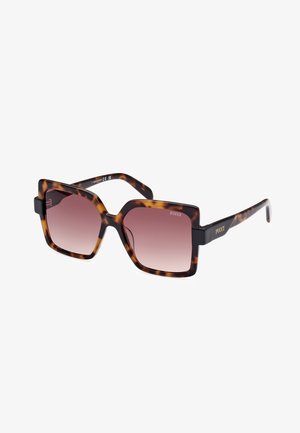 Gafas de sol de gran tamaño en carey con lentes degradados, que cuentan con un diseño de parte superior plana y delgados acentos en negro en las patillas, con el logotipo "Pucci" en dorado.