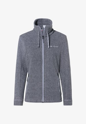 Grijze fleece jas met een hoge kraag, ritssluiting aan de voorkant en twee zijzakken. Voorzien van een contrasterende rits en logodetail op de borst.