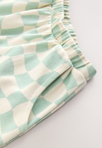 Leicht strukturierte Stoffshorts mit einem mintgrün-cremefarbenen Karomuster und einem elastischen Bund für angenehmen Tragekomfort.