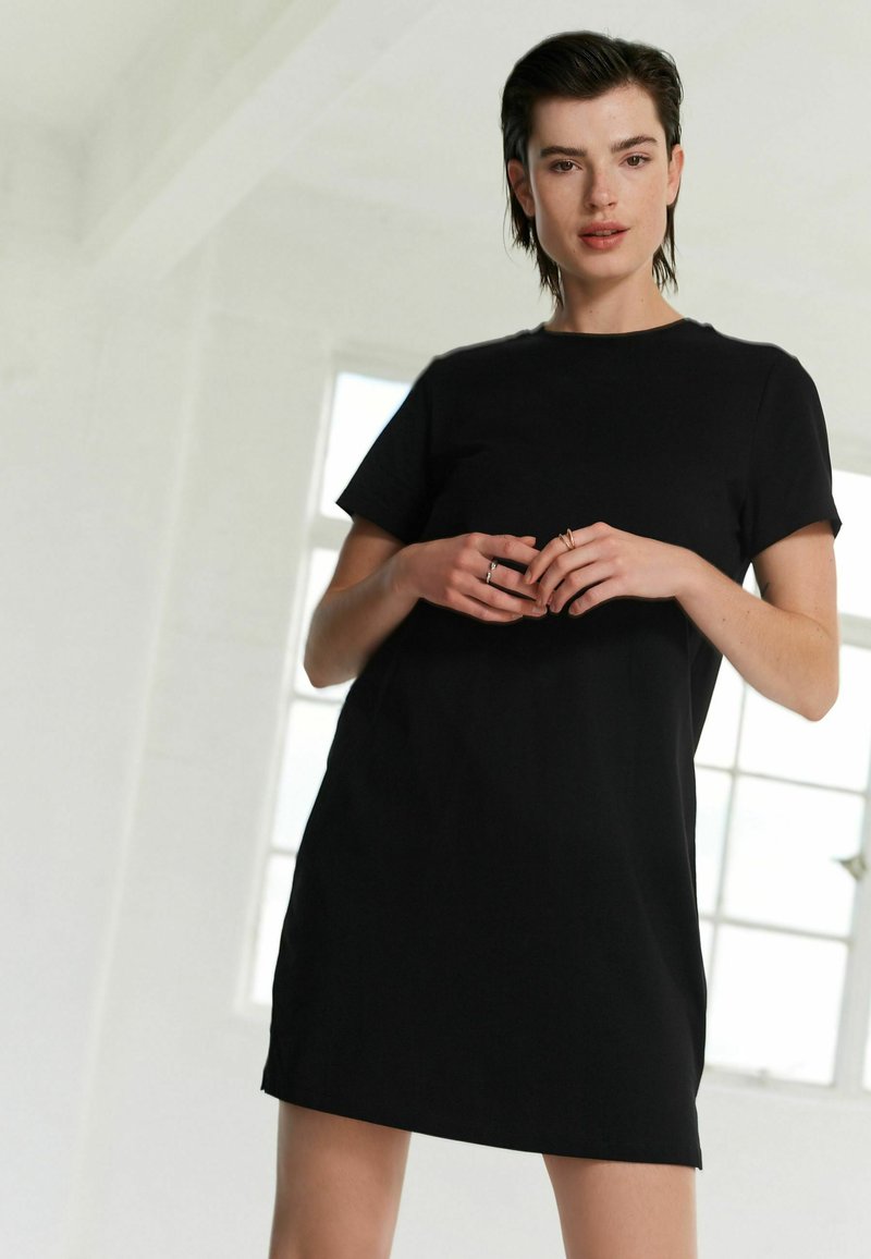 Next REGULAR FIT - Trikotaažkleit - black