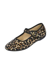 Zapato plano de estampado de leopardo con una correa negra y un hebilla de latón. Tejido suave y texturizado con puntera redondeada y suela flexible.