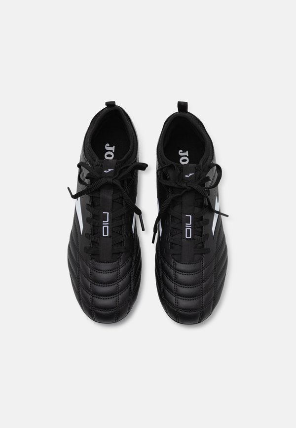 N10 - Moulded stud football boots2