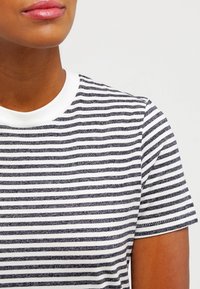 Selected Femme T-shirt med print - dark blue