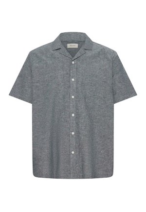 Γκρι πουκάμισο με κοντά μανίκια, κουμπιά και γιακά τύπου κάμπινγκ, κατασκευασμένο από υφασμάτινο ύφασμα με υφή, με λευκά κουμπιά.