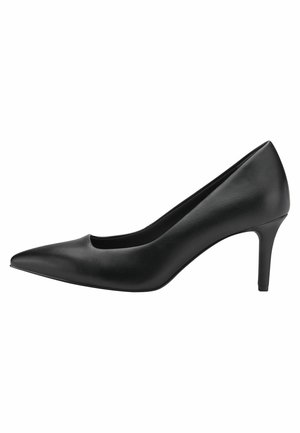 Scarpa nera in pelle con tacco alto e punta affilata, caratterizzata da un design con ritagli e un sottile tacco a spillo. Texture liscia e silhouette elegante.