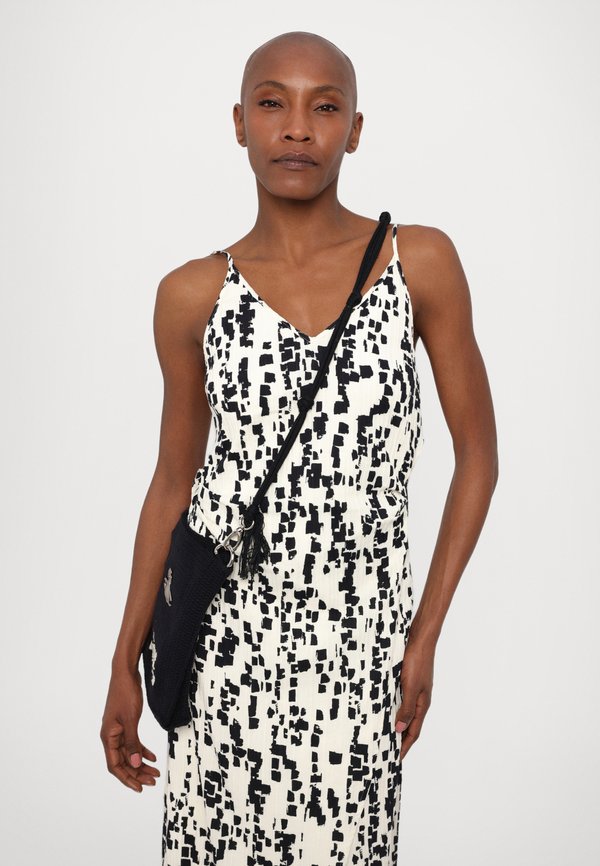 WRAP DRESS - Day dress2