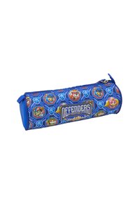 Astuccio blu con chiusura a zip, decorato con motivi esagonali e stampe di personaggi di "Defenders of Adventure City."