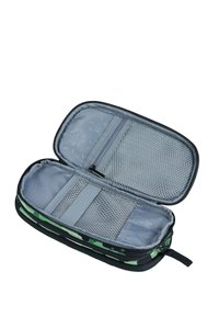 Astuccio con zip di colore nero e verde, dotato di tasca interna in rete, rivestimento morbido e fasce elastiche per l'organizzazione. Presenta un design robusto.