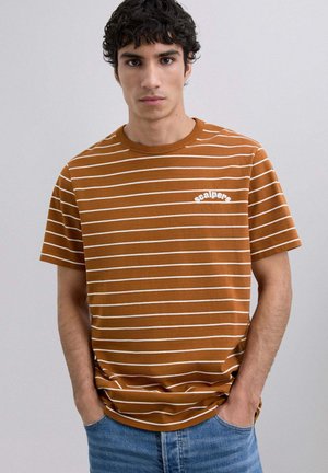 STRIPESEMB TEE - Camiseta estampada - dark pumpkin